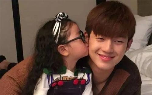 爸爸去哪儿第五季董力阿拉蕾回归(爸爸去哪儿4阿拉蕾圈粉原因是她花痴) 第1张 爸爸去哪儿第五季董力阿拉蕾回归(爸爸去哪儿4阿拉蕾圈粉原因是她花痴) 第1张