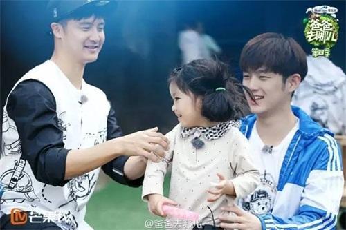 爸爸去哪儿第五季董力阿拉蕾回归(爸爸去哪儿4阿拉蕾圈粉原因是她花痴) 第2张 爸爸去哪儿第五季董力阿拉蕾回归(爸爸去哪儿4阿拉蕾圈粉原因是她花痴) 第2张