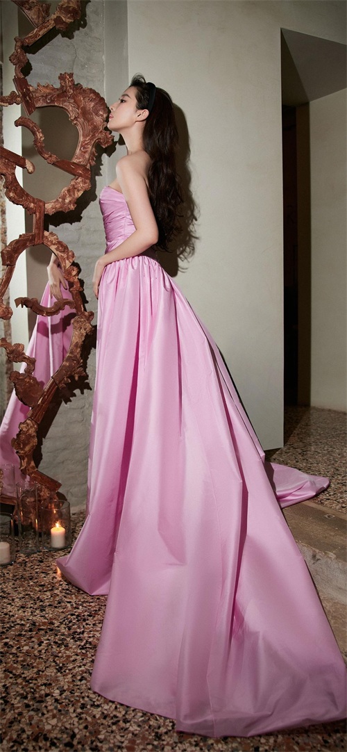 刘亦菲 (Yifei Liu) —— 蕴含文艺气质之美|明星写真 第19张 刘亦菲 (Yifei Liu) —— 蕴含文艺气质之美|明星写真 第19张