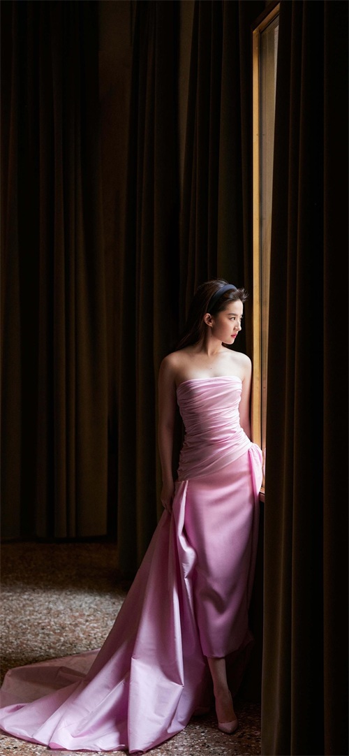 刘亦菲 (Yifei Liu) —— 蕴含文艺气质之美|明星写真 第14张 刘亦菲 (Yifei Liu) —— 蕴含文艺气质之美|明星写真 第14张