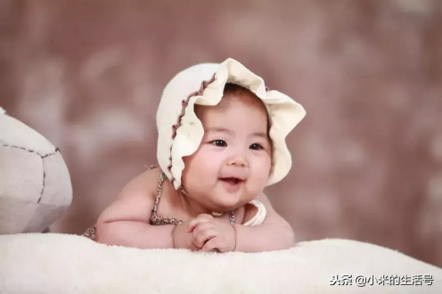 ​在教室里揉老师的胸动态图(7岁男孩摸女老师胸部被打，说：“我只是想玩玩”) 第3张