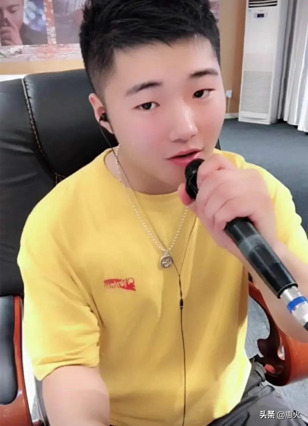 大陆歌手白小白,最美情侣唱起来,网友:是个人才 第6张 大陆歌手白小白,最美情侣唱起来,网友:是个人才 第6张