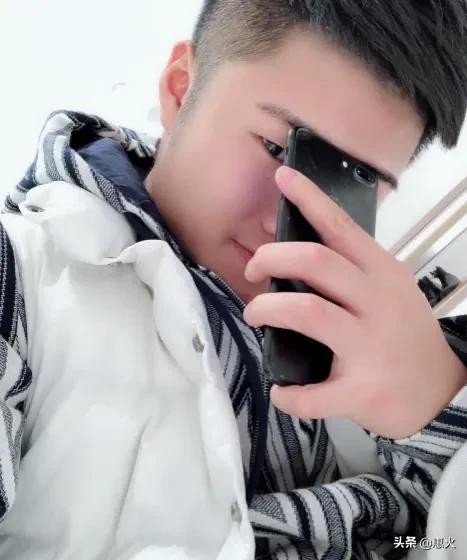 大陆歌手白小白,最美情侣唱起来,网友:是个人才 第2张 大陆歌手白小白,最美情侣唱起来,网友:是个人才 第2张
