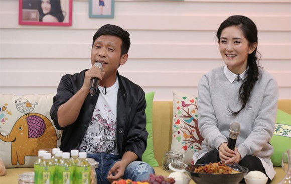 ​《娜就这么说》宋小宝自爆娶娇妻生龙凤胎 老婆霍晓红个人资料照片揭秘 第1张