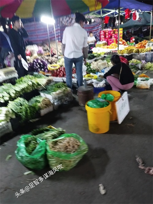 ​不起眼的贩菜摊阿姐月收入2万！ 第2张