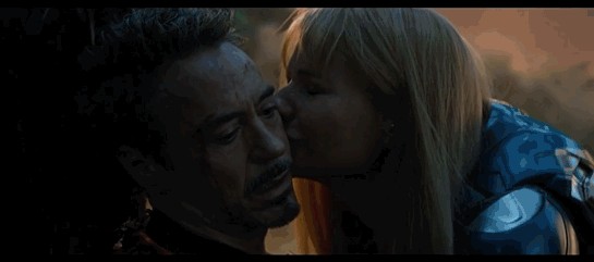 ​《复联4：终局之战》删减片段：钢铁侠牺牲后，全体英雄下跪膜拜 第3张