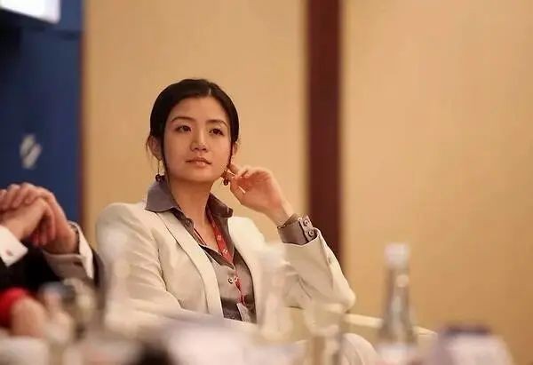 ​云峰基金李颖：风一般的女子 第2张