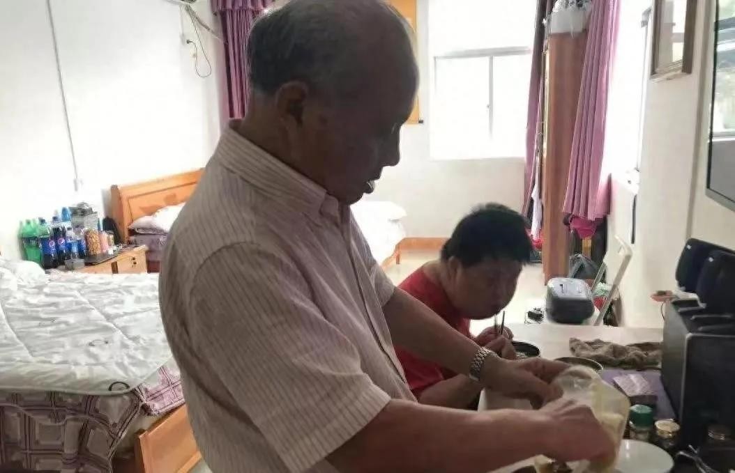 天才指挥家舟舟:智商只有三岁,谎言被揭穿后,现在怎么样了 第7张 天才指挥家舟舟:智商只有三岁,谎言被揭穿后,现在怎么样了 第7张