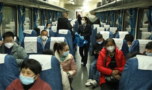 ​湖北麻城首开至东莞“点对点”务工列车 第3张