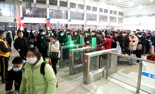 ​湖北麻城首开至东莞“点对点”务工列车 第1张