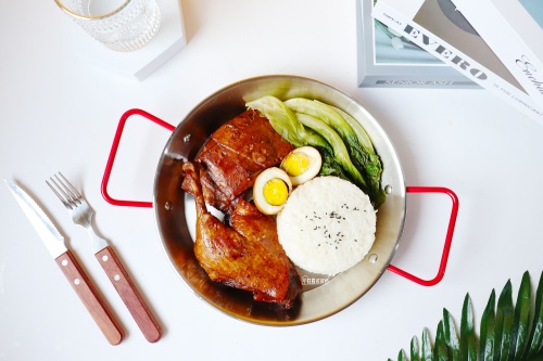 ​在家花五块钱就能做出沙县同款鸭腿饭，荤素搭配，好吃让人上瘾 第1张