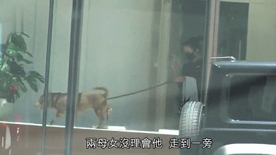 ​陈奕迅携妻女罕现身，贴心为老婆擦鼻子，15岁女儿身高赶超妈妈 第5张