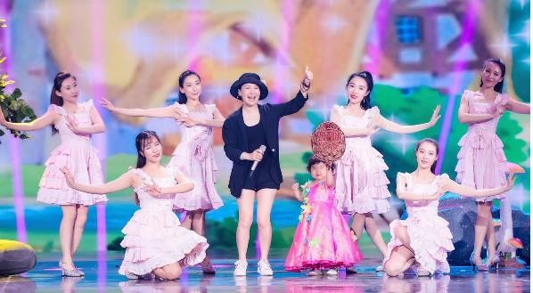 ​李欣蕊：坐拥6百万粉丝，聊到孟非无话可说，年龄虽小但经历感人 第2张