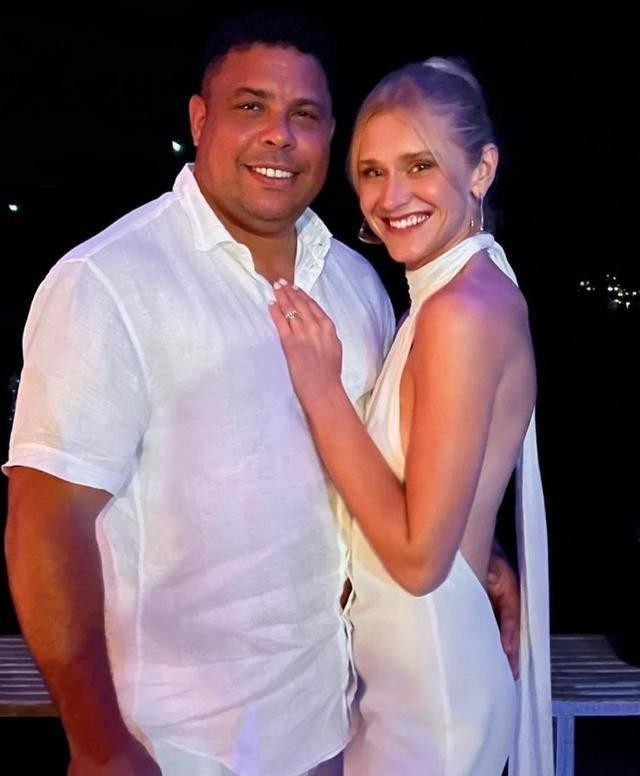 ​大罗近况：46岁体型发福，女友29岁身材火辣，身家10亿养5个小孩 第4张