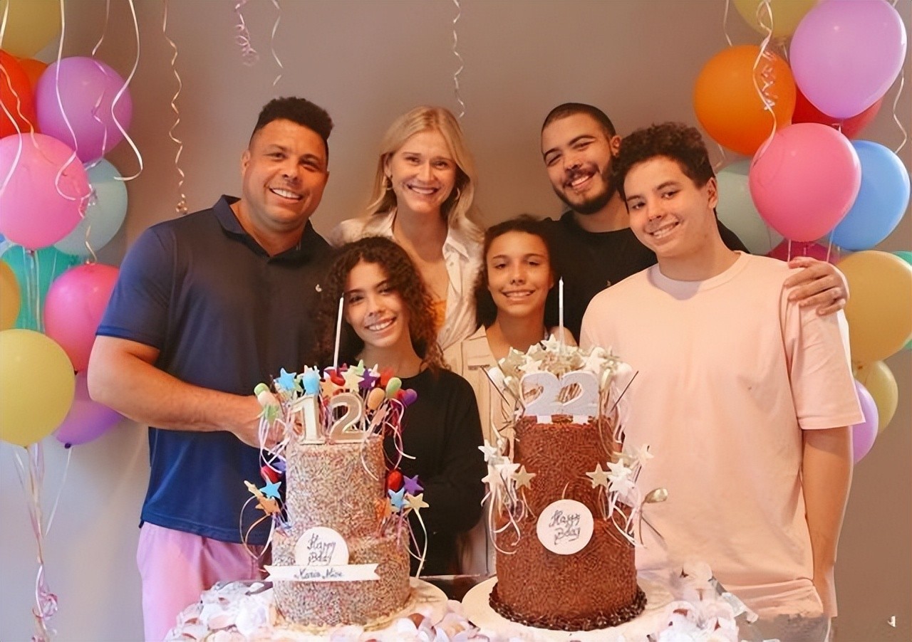 ​大罗近况：46岁体型发福，女友29岁身材火辣，身家10亿养5个小孩 第1张